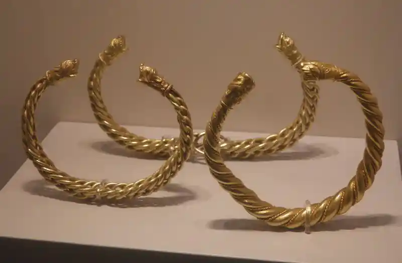 Dog heads at the end of gold twisted bracelets